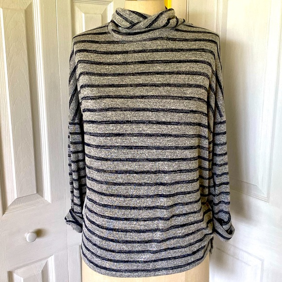 Banana Republic Luxespun stripe turtleneck size M - Picture 2 of 7